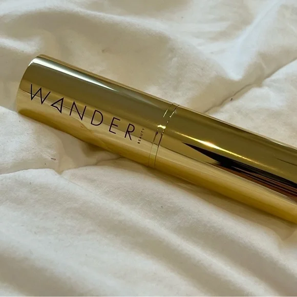 WANDER BEAUTY Flash Focus Hydrating Foundation Stick Golden Medium - Picture 3 of 7